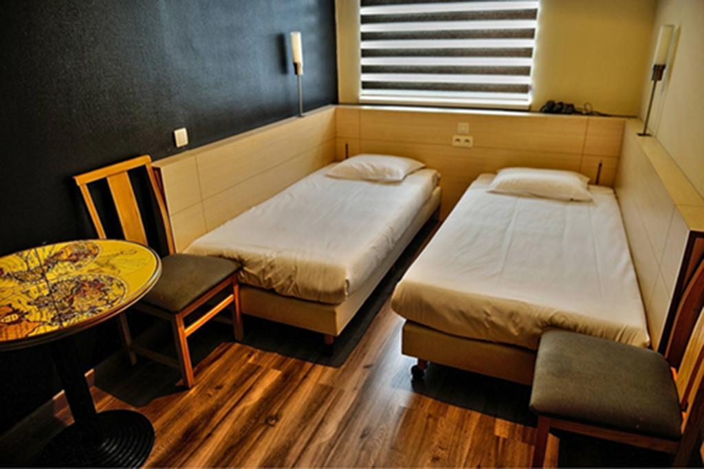 Es Hostel Saint-Gilles Exteriér fotografie
