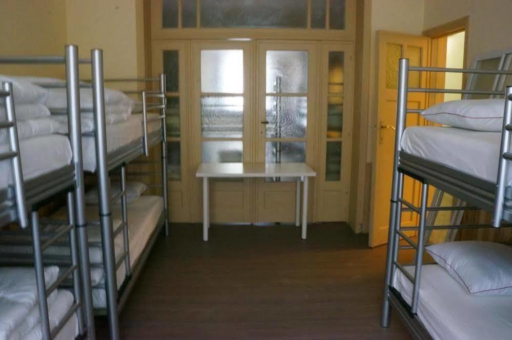 Es Hostel Saint-Gilles Exteriér fotografie
